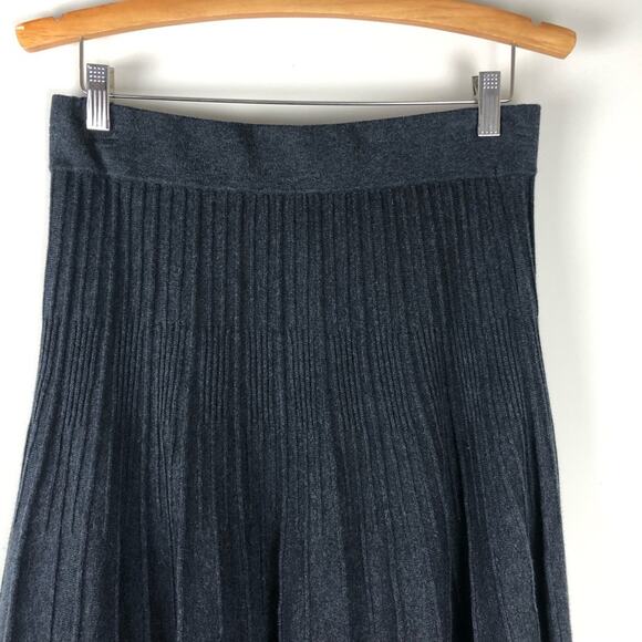 CAbi grey ribbed knit midi knee length pleated circle sweater skirt small - Picture 3 of 6